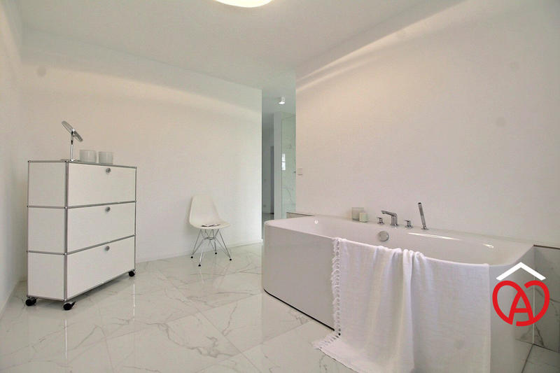 Maison - 248 m² - 10 pièces