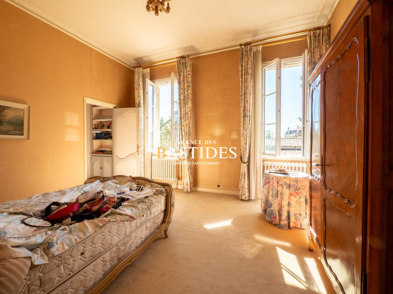 Maison - 474 m² - 9 pièces