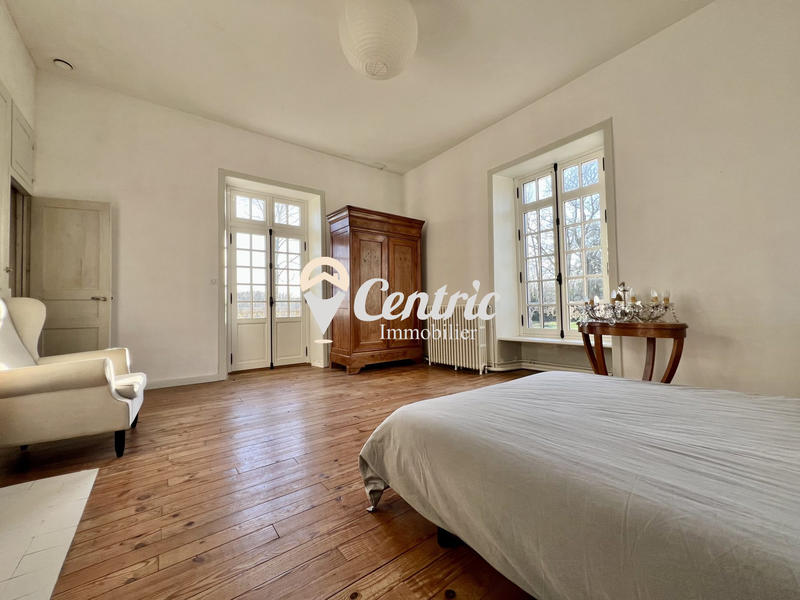 Château - 260 m² - 10 pièces