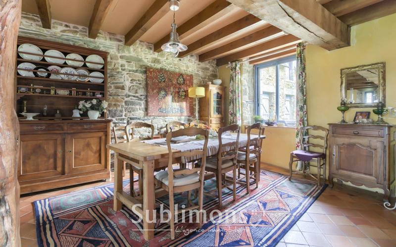 Maison - 270 m² - 8 pièces