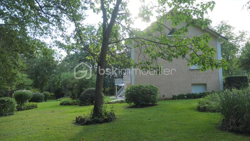 Maison - 310 m² - 7 pièces