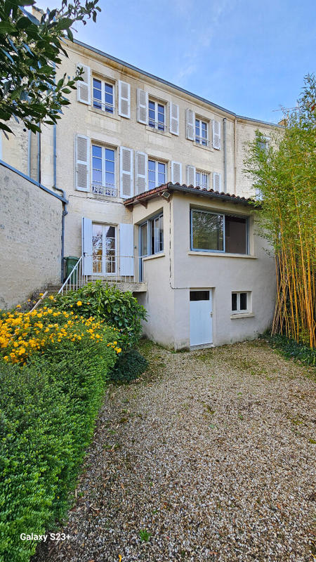 Maison - 195 m² - 9 pièces