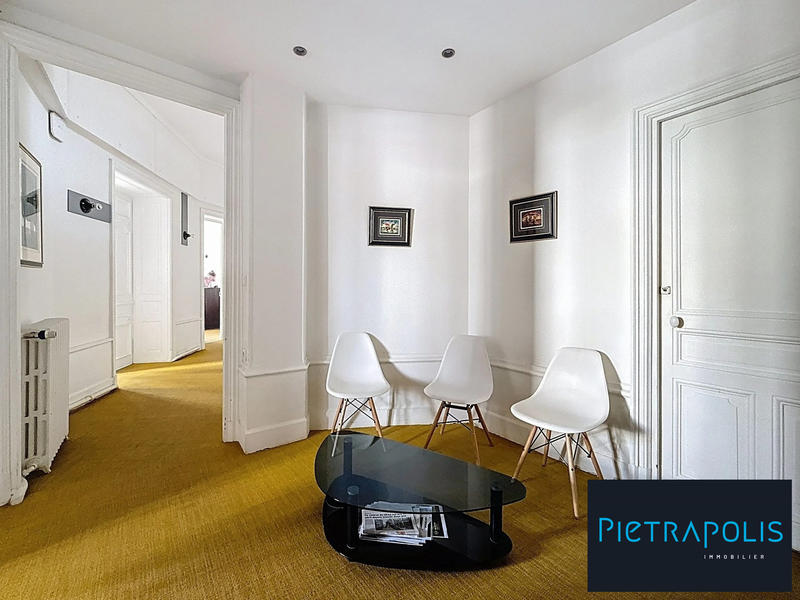 Appartement - 204 m² - 7 pièces