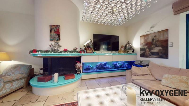 Propriété - 980 m²