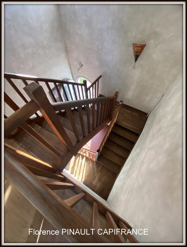 Maison - 219 m² - 8 pièces