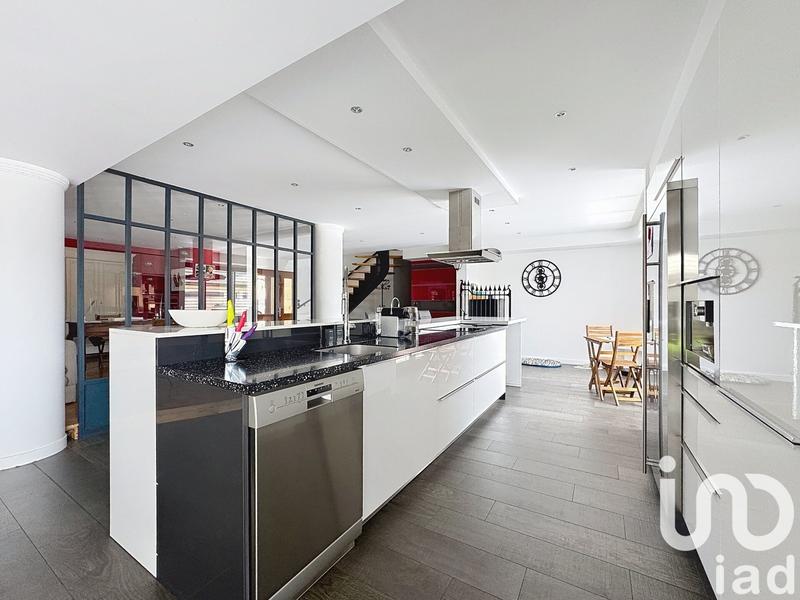 Maison - 272 m² - 8 pièces