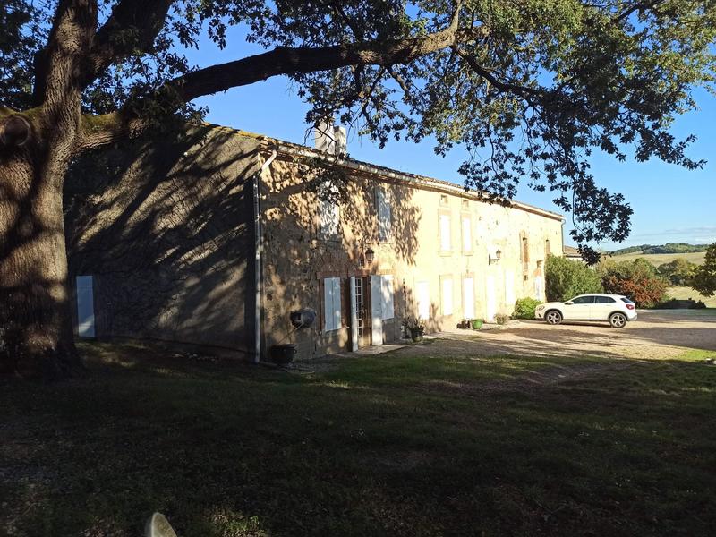 Maison traditionnelle - 280 m² - 7 pièces