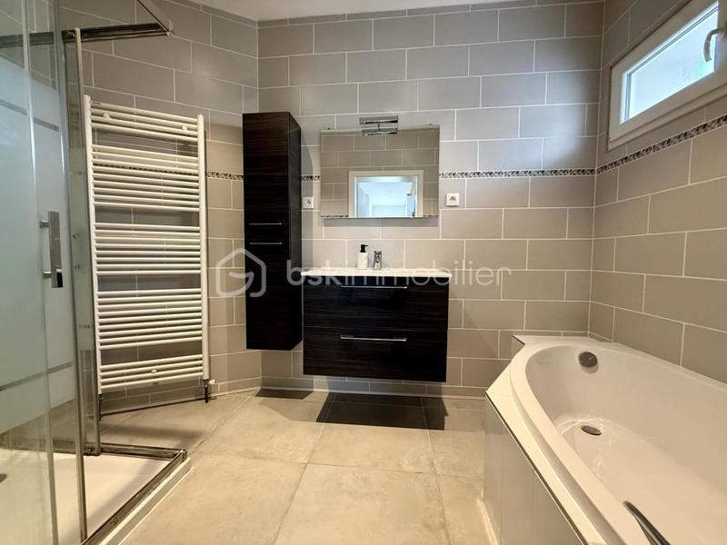 Maison - 95 m² - 5 pièces