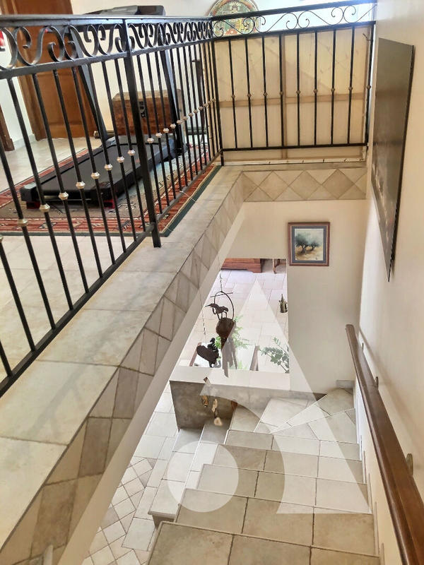 Maison - 275 m² - 6 pièces