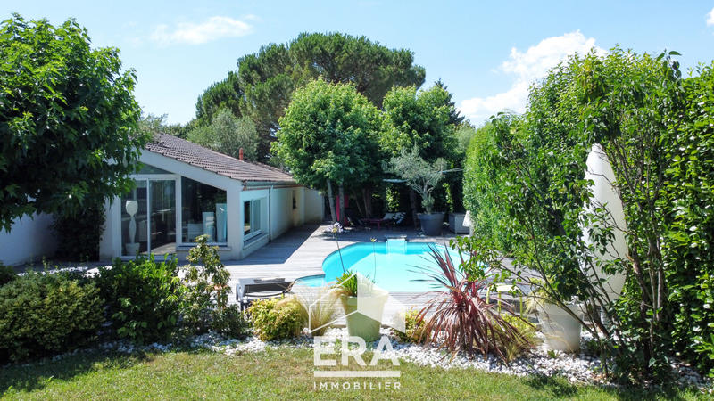 Maison - 260 m² - 8 pièces