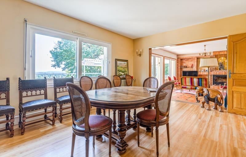 Propriété - 387 m² - 10 pièces