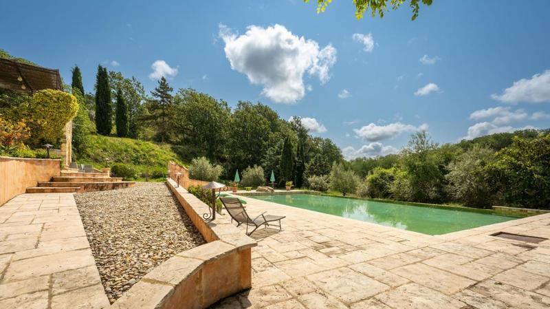 Mas - 691 m² - 13 pièces