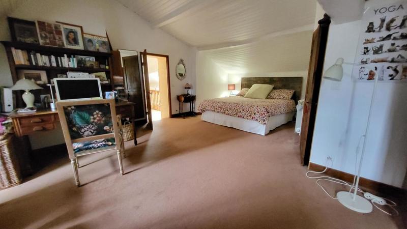 Maison - 305 m² - 10 pièces