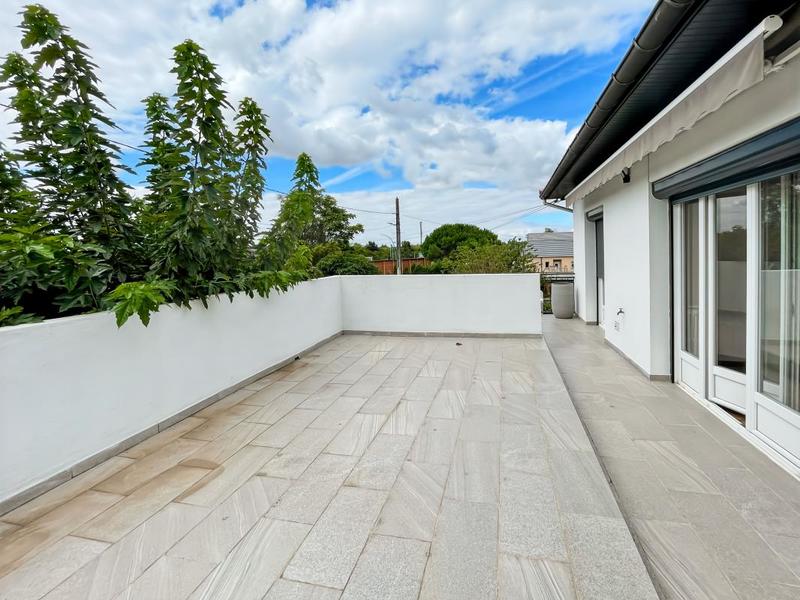 Maison - 241 m² - 10 pièces