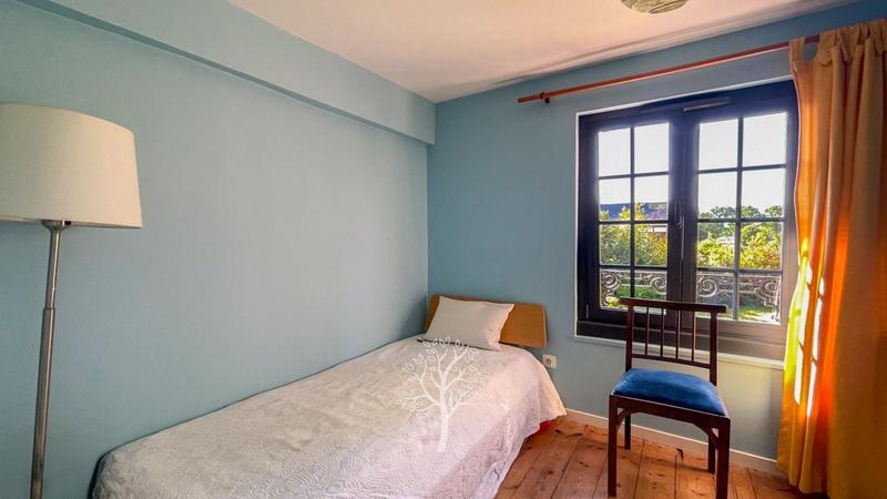 Maison - 200 m² - 8 pièces