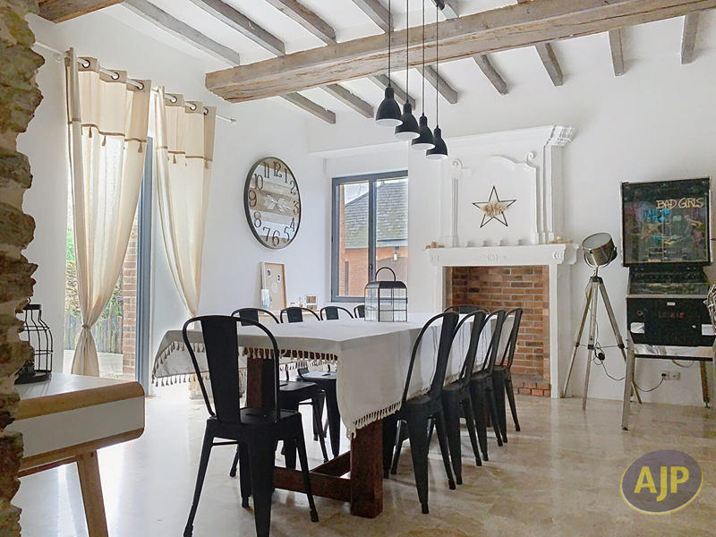 Maison - 187 m² - 5 pièces