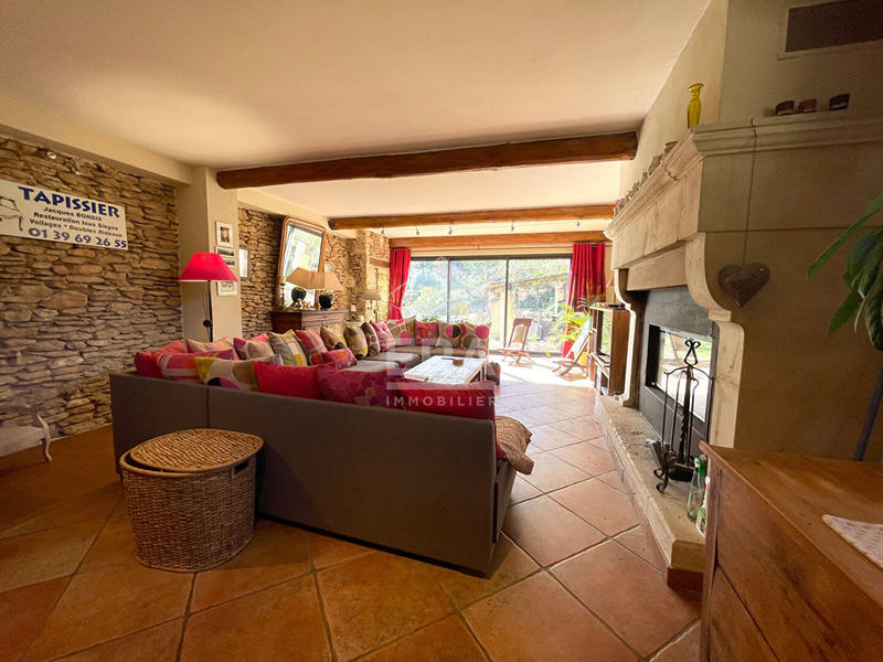 Maison - 228 m² - 8 pièces