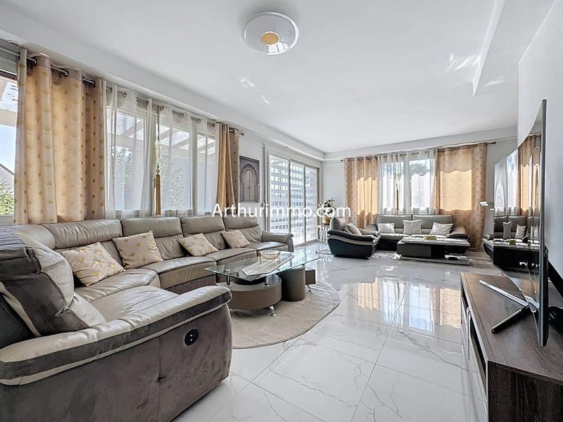 Maison - 220 m² - 10 pièces