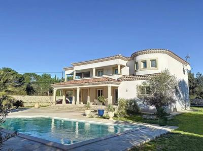 Villa - 180 m² - 6 pièces