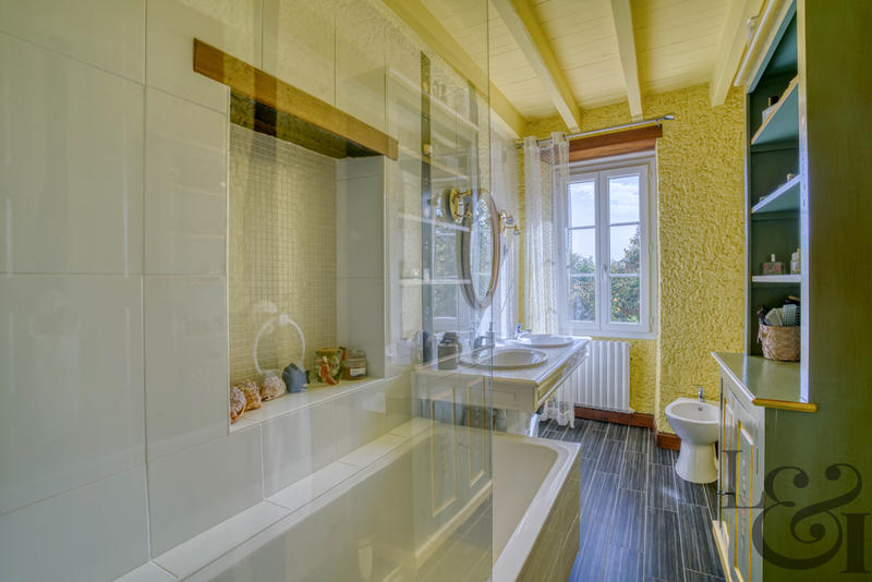 Maison - 200 m² - 7 pièces