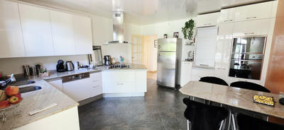 Maison - 216 m² - 8 pièces