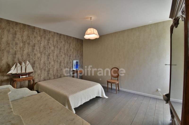 Maison - 190 m² - 8 pièces