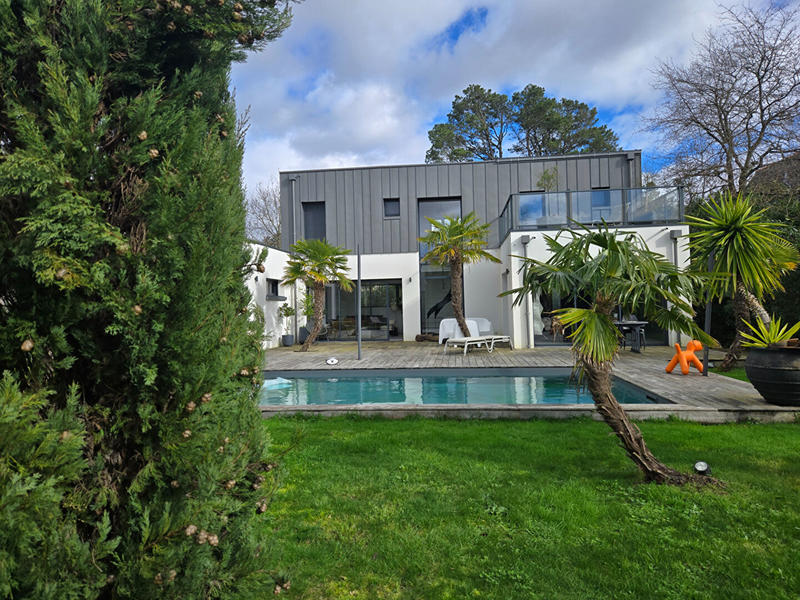 Villa - 180 m² - 8 pièces