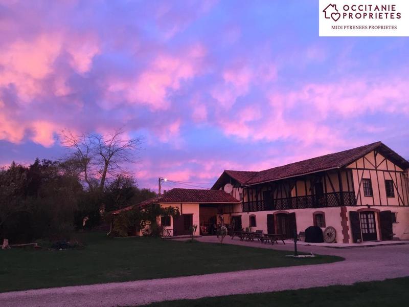 Propriété - 460 m² - 22 pièces