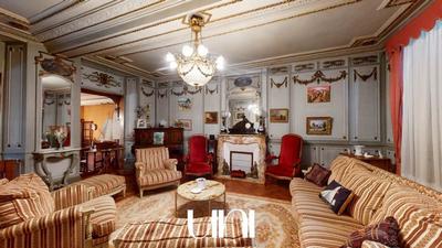 Maison - 208 m² - 8 pièces