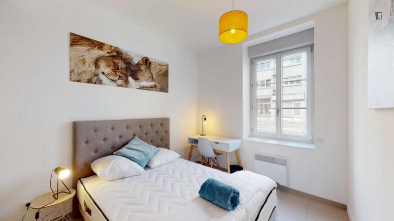 Chambre - 12 m² - 13 pièces