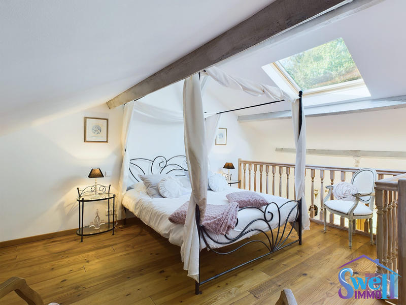 Maison traditionnelle - 282 m² - 14 pièces