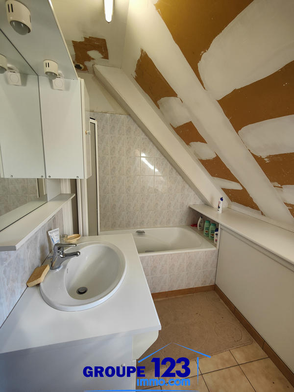 Maison - 182 m² - 9 pièces