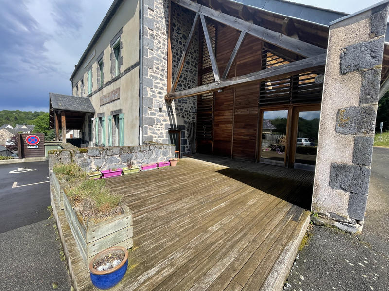 Maison - 337 m² - 16 pièces