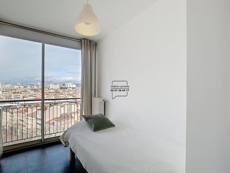 Appartement - 90 m² - 4 pièces