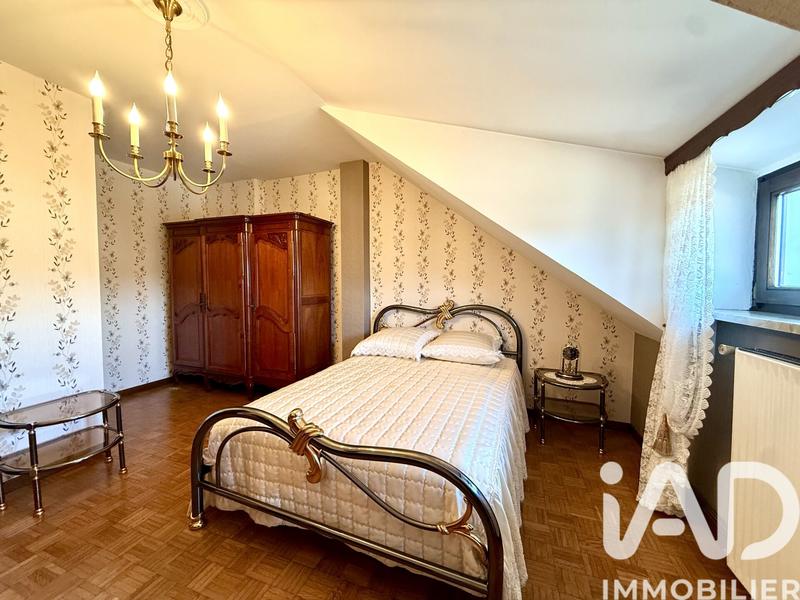 Maison - 316 m² - 9 pièces