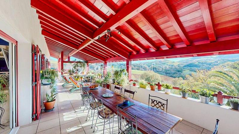 Maison - 311 m² - 10 pièces