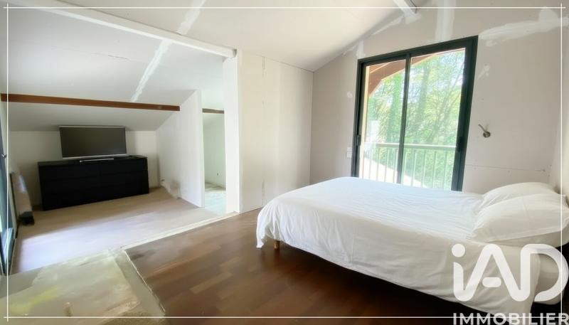 Maison - 205 m² - 5 pièces