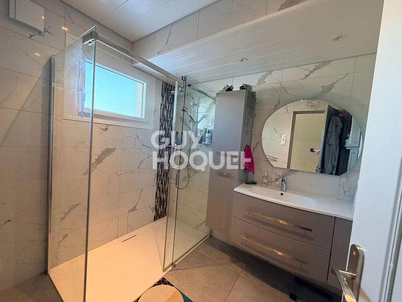 Maison - 253 m² - 8 pièces