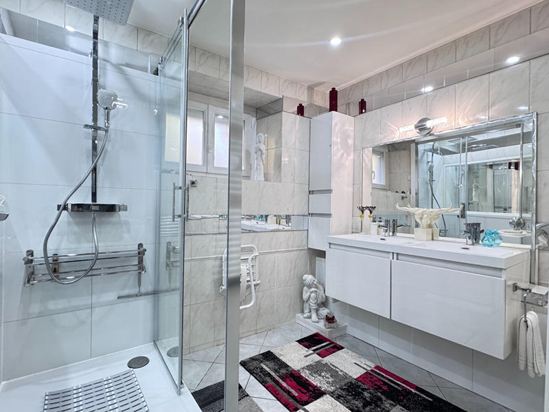 Maison - 166 m² - 7 pièces