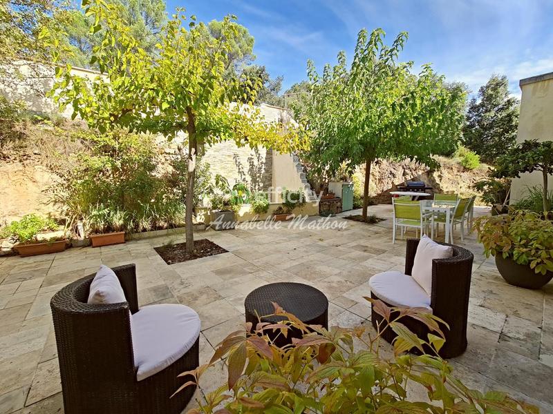 Maison - 280 m² - 8 pièces