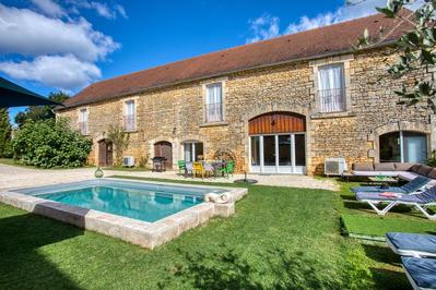 Maison - 480 m² - 11 pièces