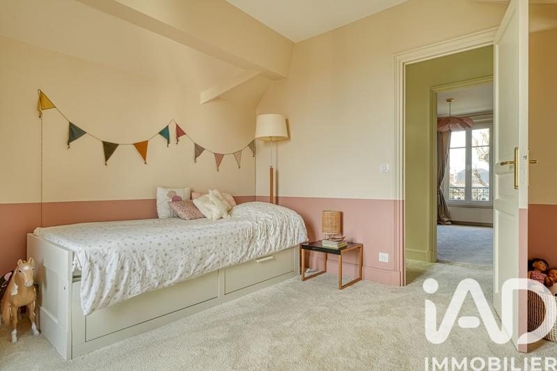 Maison - 235 m² - 9 pièces