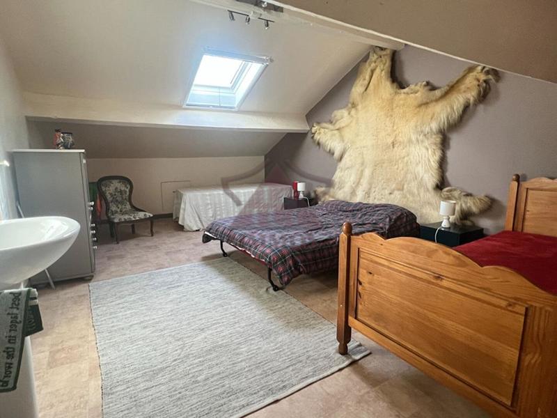 Propriété - 212 m² - 10 pièces