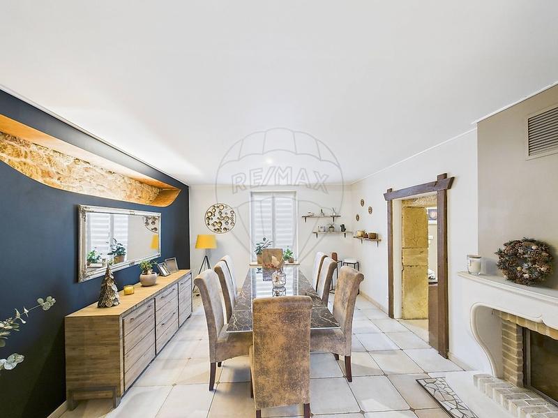 Maison - 284 m² - 9 pièces