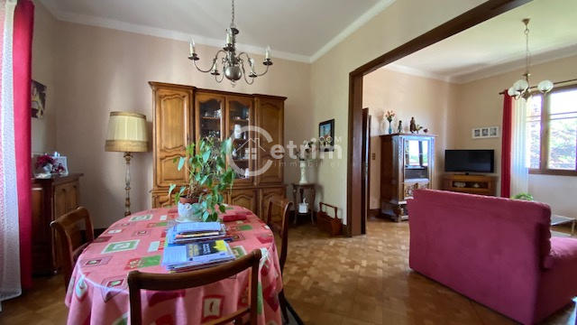 Maison - 230 m² - 8 pièces