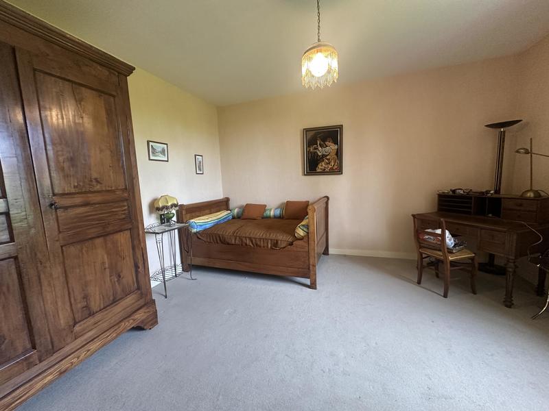 Maison traditionnelle - 280 m² - 11 pièces