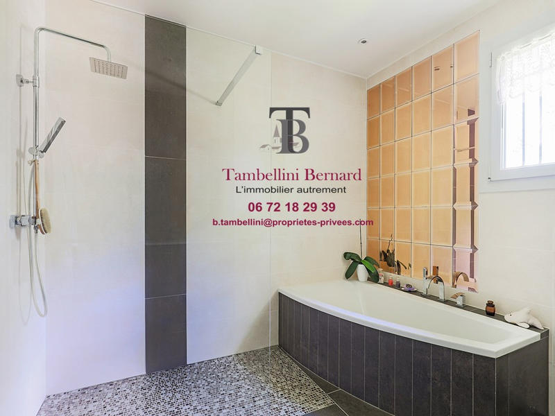 Demeure - 185 m² - 7 pièces