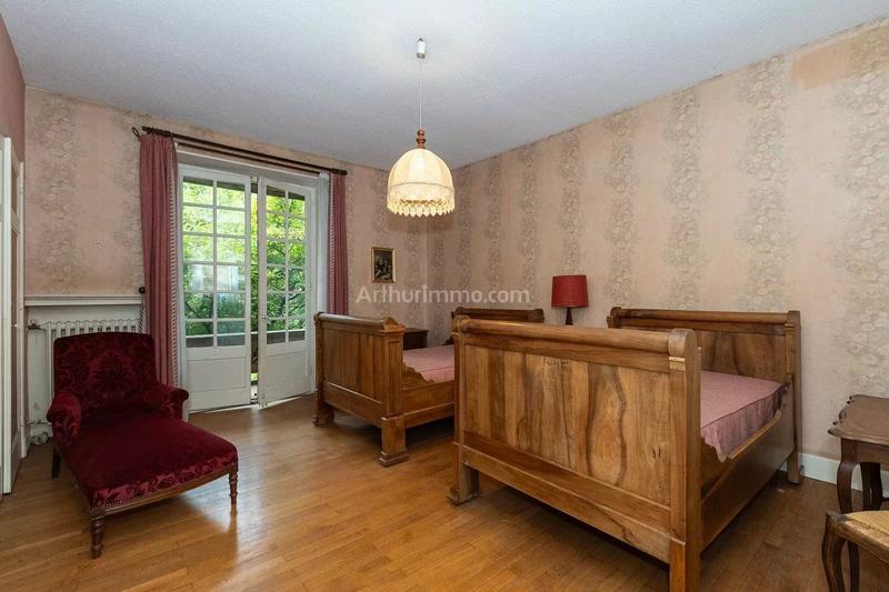 Maison - 230 m² - 8 pièces