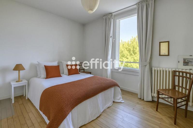 Maison - 217 m² - 9 pièces