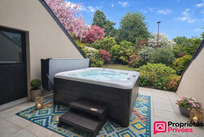 Maison - 229 m² - 9 pièces